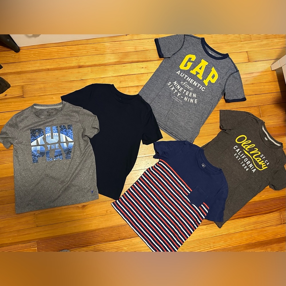 5 short sleeve tees boys size M 8 GAP / ON